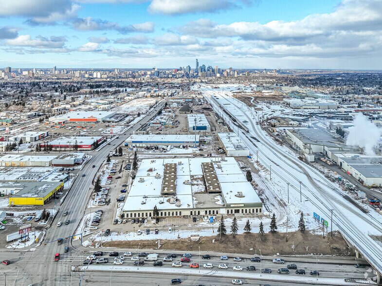6325 Gateway Blvd NW, Edmonton, AB à louer - Photo du bâtiment - Image 1 de 5