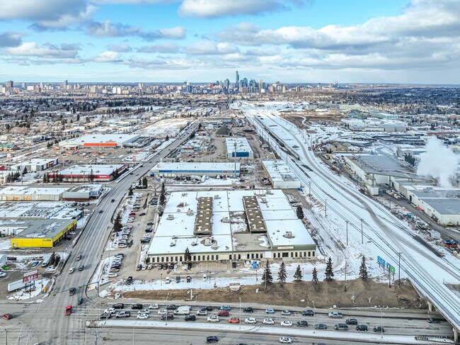 Plus de détails pour 6325 Gateway Blvd NW, Edmonton, AB - Plusieurs types d'espaces à louer