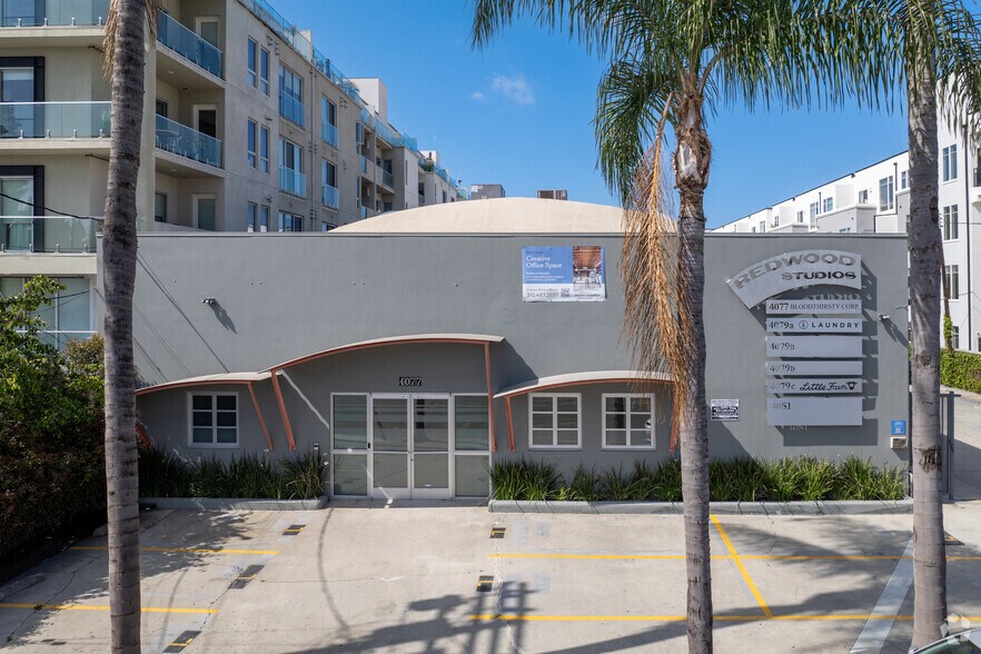 4077-4081 Redwood Ave, Los Angeles, CA à louer - Photo du bâtiment - Image 2 de 11