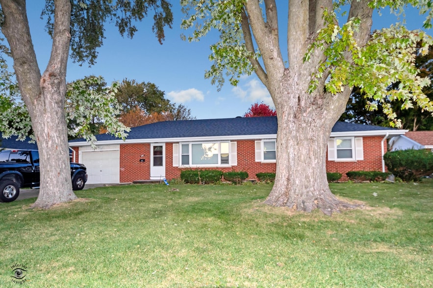 644 S Calumet Ave, Aurora, IL for sale - Primary Photo - Image 1 of 1