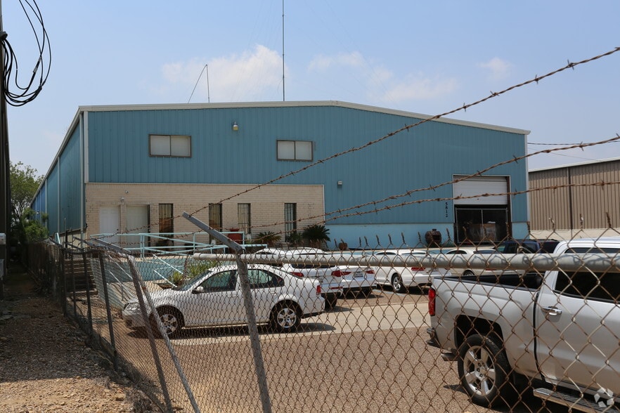 5812 East Dr, Laredo, TX for sale - Building Photo - Image 2 of 31
