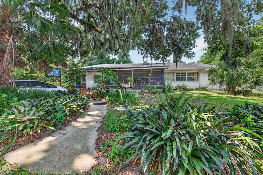 1208 Kennedy Rd, Daytona Beach, FL à vendre - Photo du bâtiment - Image 2 de 35