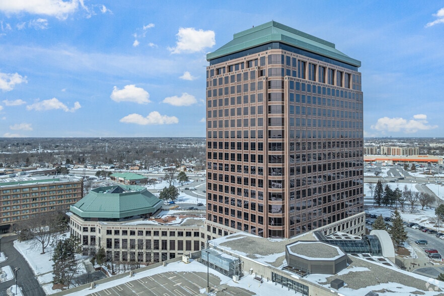 2001 Butterfield Rd, Downers Grove, IL for lease - Building Photo - Image 2 of 5