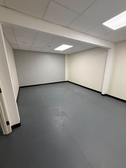 10319 SE 82nd Ave, Portland, OR for lease - Building Photo - Image 3 of 8