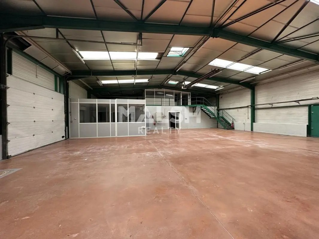 Office in Arnas for lease Interior Photo- Image 1 of 8