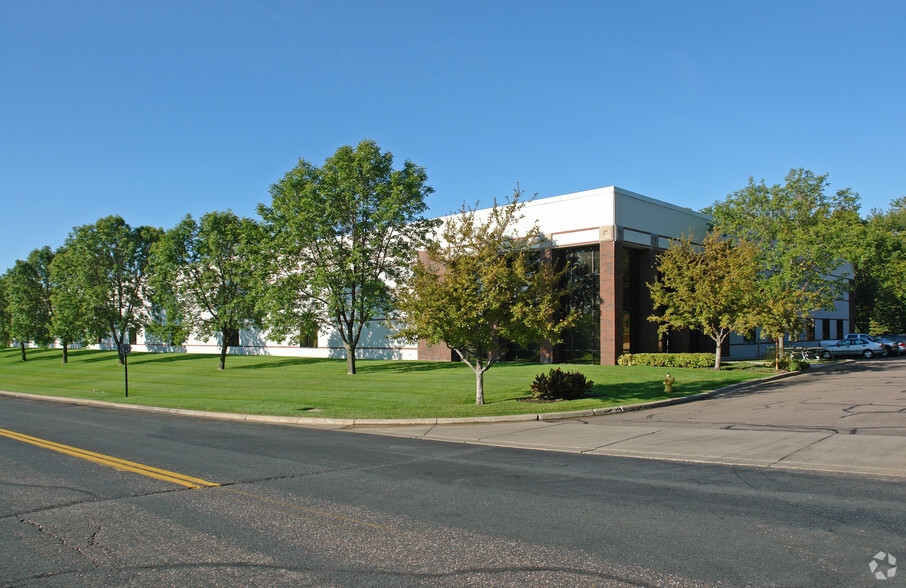 4155 N Berkshire Ln, Plymouth, MN for lease - Primary Photo - Image 1 of 10