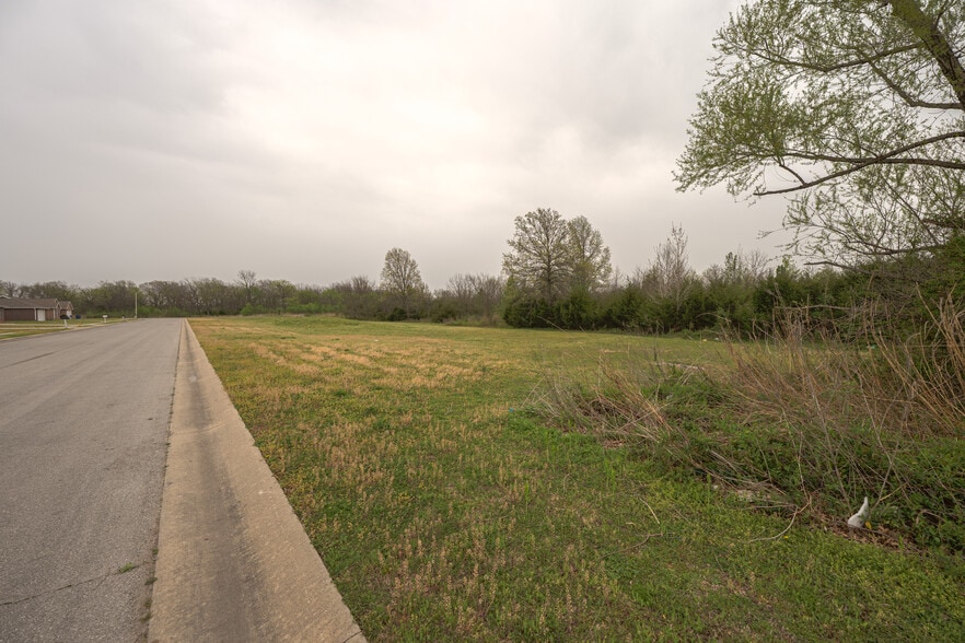 205 E John, Coffeyville, KS for sale - Building Photo - Image 3 of 16
