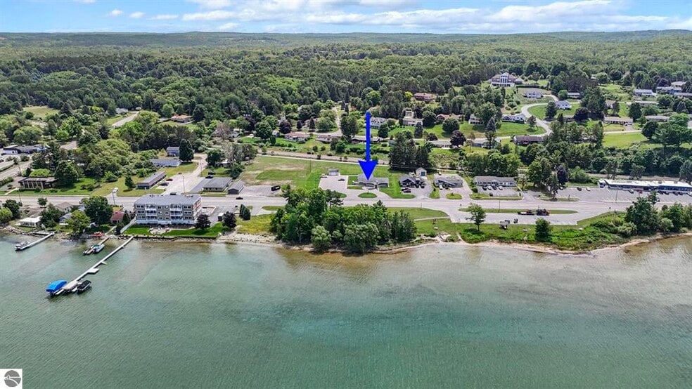 5168 US-31, Traverse City, MI à vendre - Photo principale - Image 1 de 24