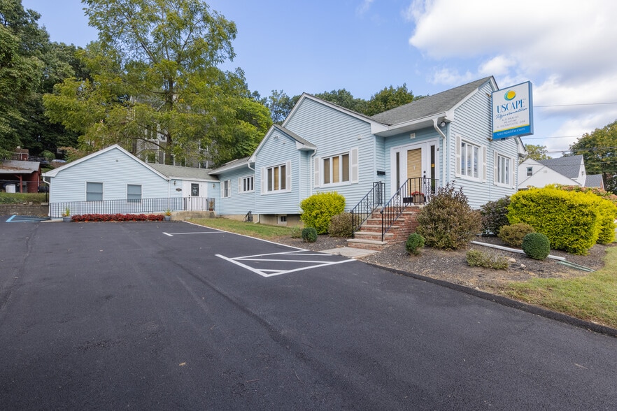 189 S Pearl St, Pearl River, NY à vendre - Photo du bâtiment - Image 1 de 31