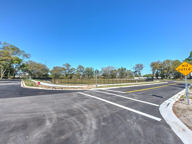 6011 579th Hwy, Seffner, FL à vendre - Photo du bâtiment - Image 3 de 24