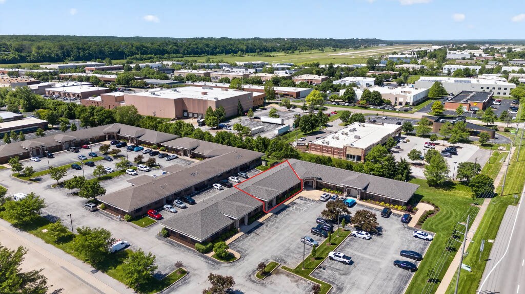 117 Chesterfield Business Pky, Chesterfield, MO for lease Primary Photo- Image 1 of 8