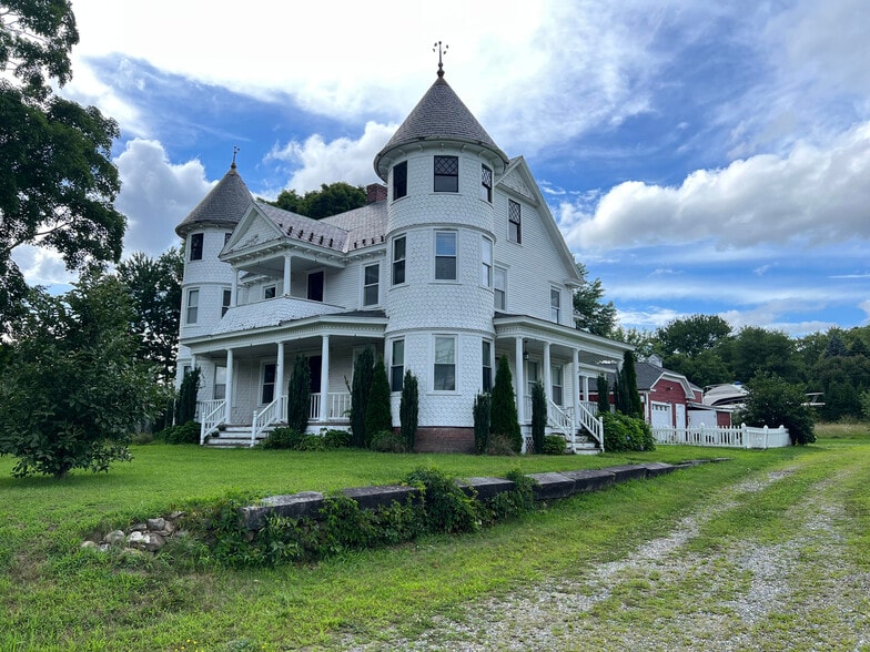 482 Holyoke st, Ludlow, MA for sale - Building Photo - Image 1 of 3