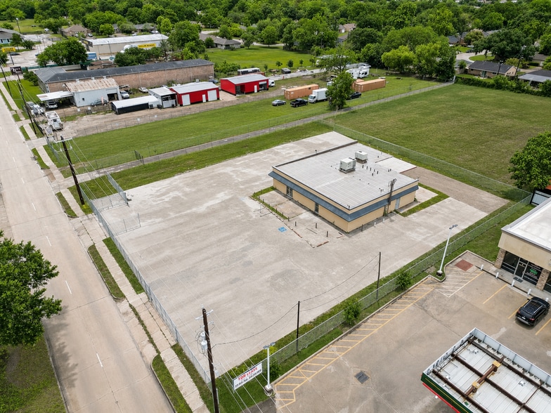 4620 W Fuqua St, Houston, TX for lease - Building Photo - Image 1 of 5