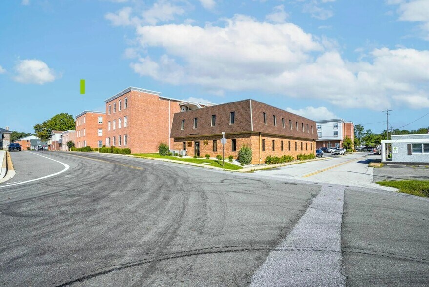 41670 Courthouse Dr, Leonardtown, MD à vendre - Photo du bâtiment - Image 3 de 28