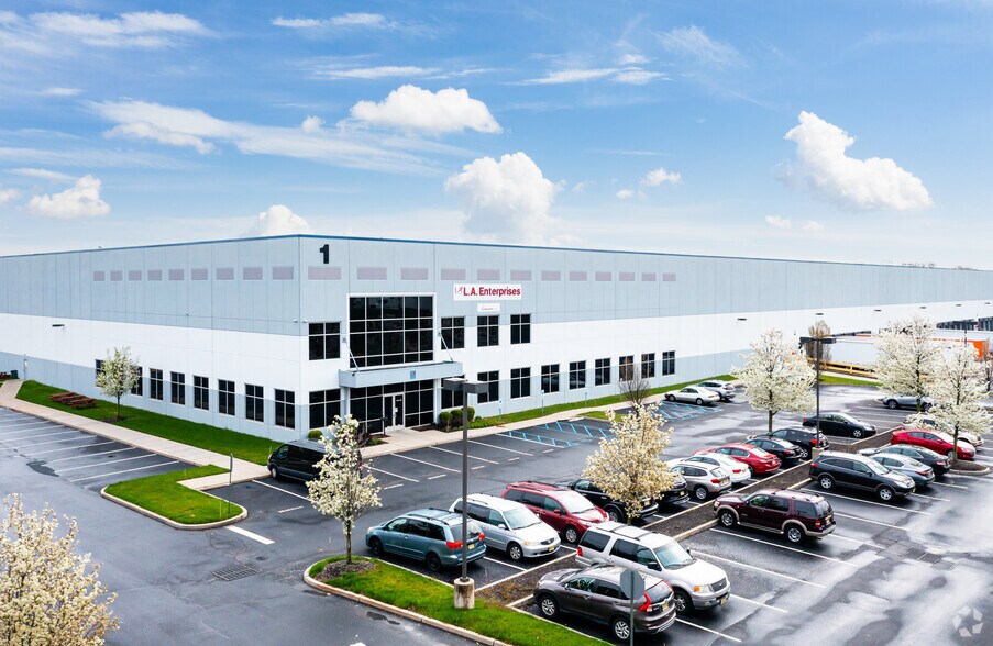 1 Costco Dr, Monroe Township, NJ à louer - Photo du bâtiment - Image 1 de 3