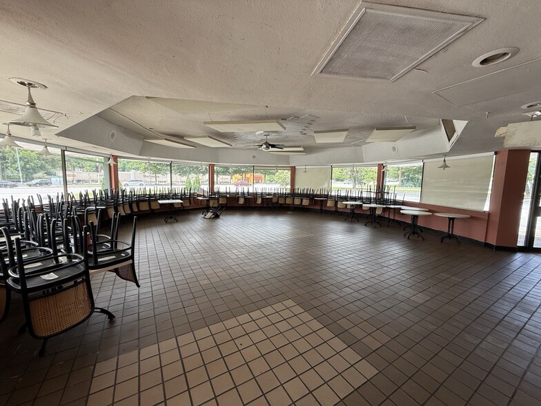 5099 Memorial Dr, Stone Mountain, GA for lease - Interior Photo - Image 2 of 5
