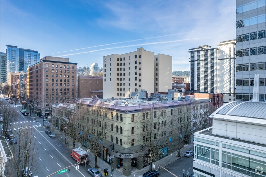700 SW Taylor St, Portland, OR for lease - Building Photo - Image 3 of 4