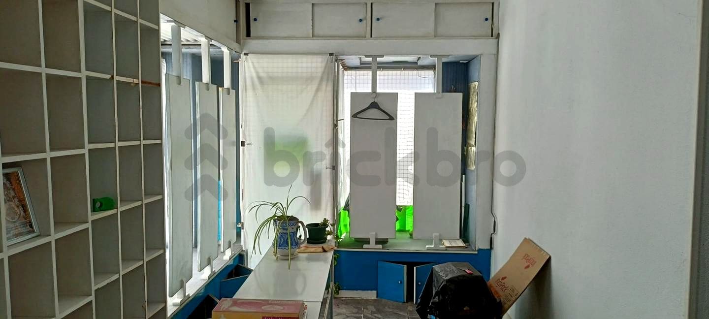 Madrid, MAD 28047 - Unit IZ - - Interior Photo - Image 2 of 5