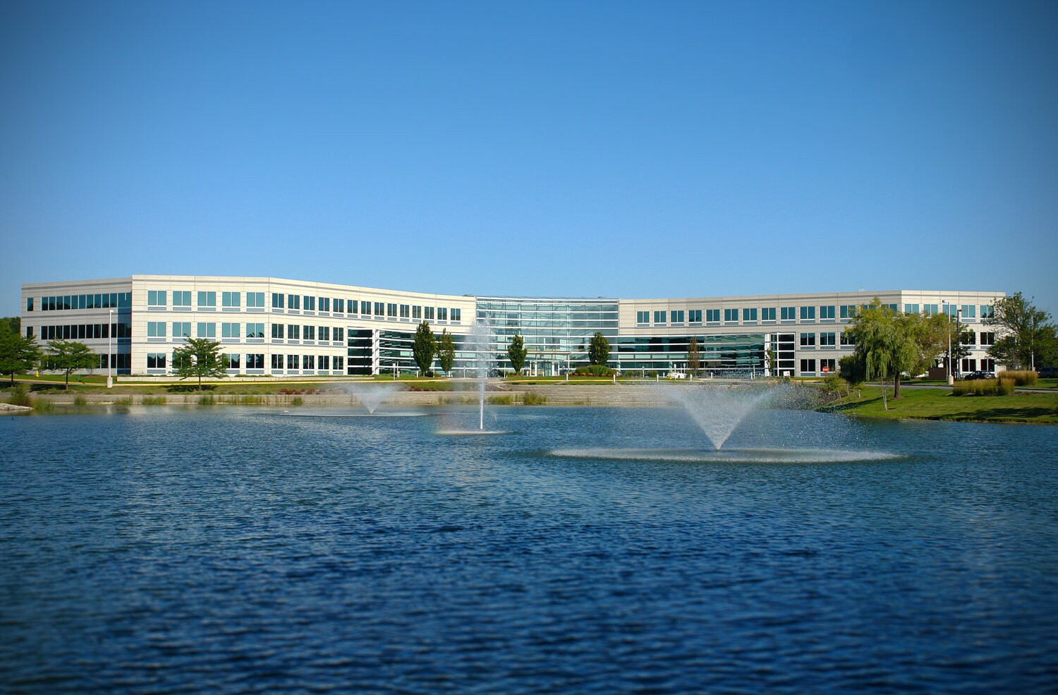 3000 Lakeside Dr, Bannockburn, IL for lease Primary Photo- Image 1 of 22
