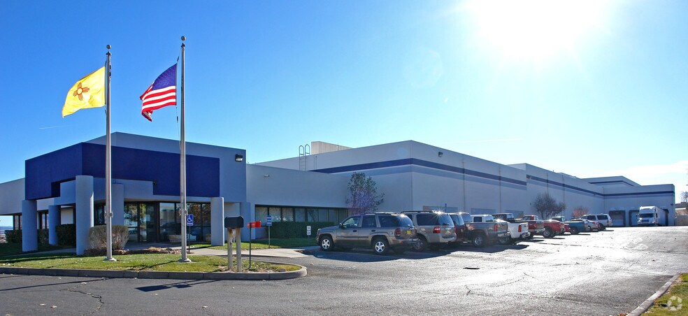 590 Laser Rd NE, Rio Rancho, NM à louer - Photo du bâtiment - Image 3 de 9
