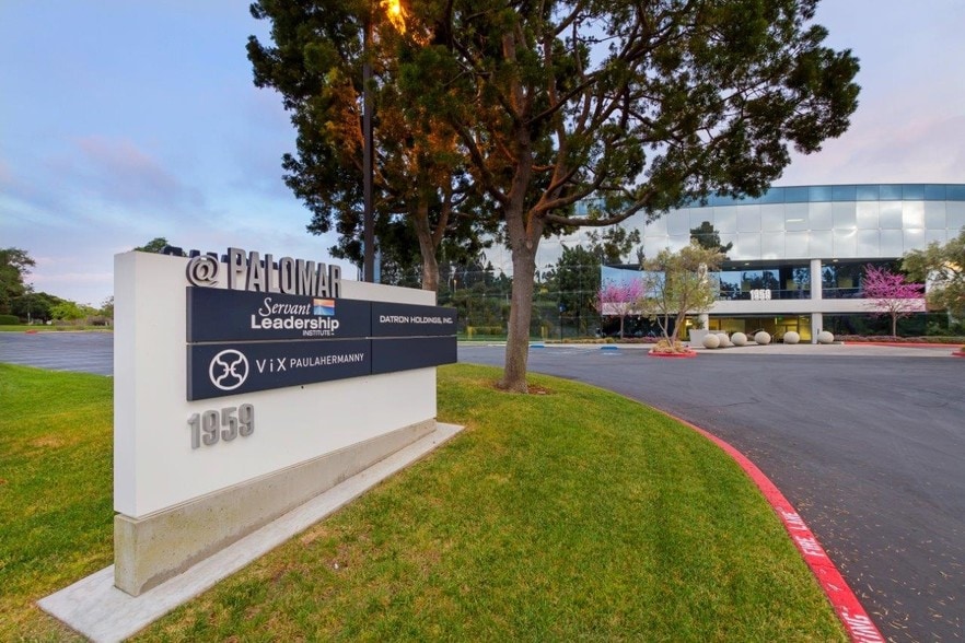 1959 Palomar Oaks Way, Carlsbad, CA à louer - Photo du bâtiment - Image 3 de 13