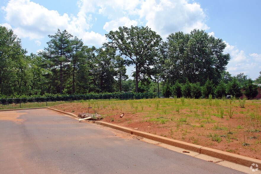 120 Spillman Ct, Travelers Rest, SC for sale - Primary Photo - Image 1 of 2