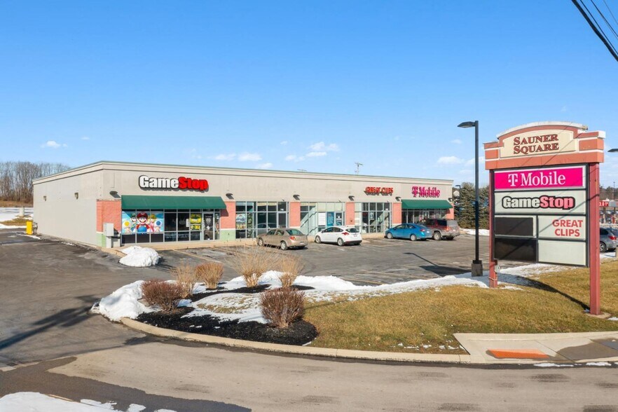 704-720 Harry Sauner Rd, Hillsboro, OH à louer - Photo du bâtiment - Image 3 de 8