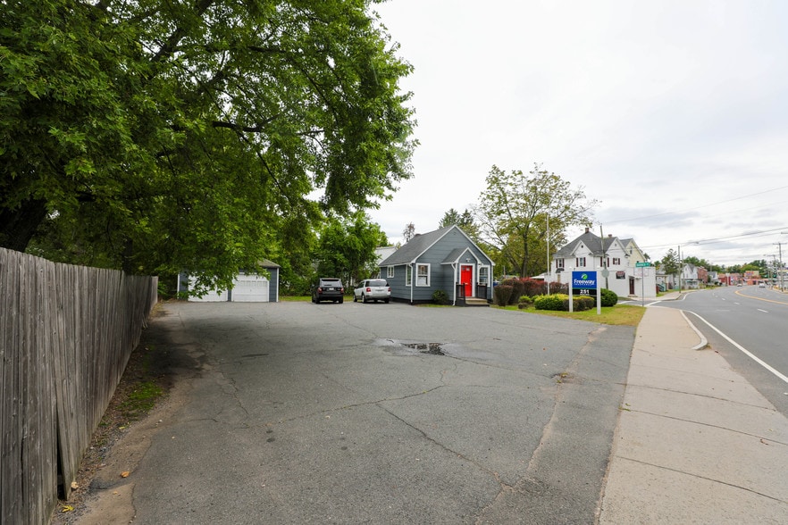 5 Barber St, Springfield, MA à vendre - Photo du bâtiment - Image 3 de 9