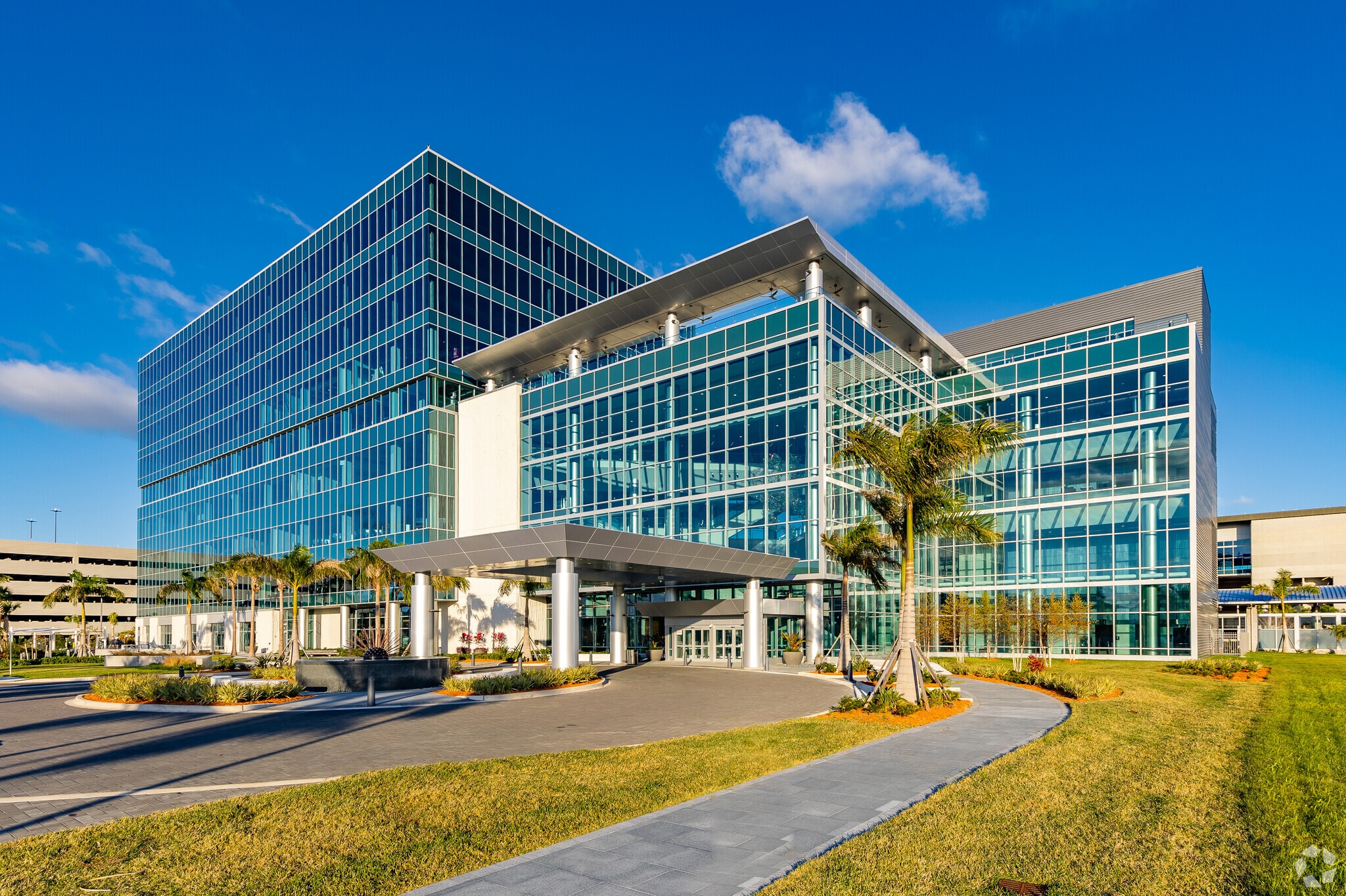 5411 SkyCenter Dr, Tampa, FL for lease Primary Photo- Image 1 of 10