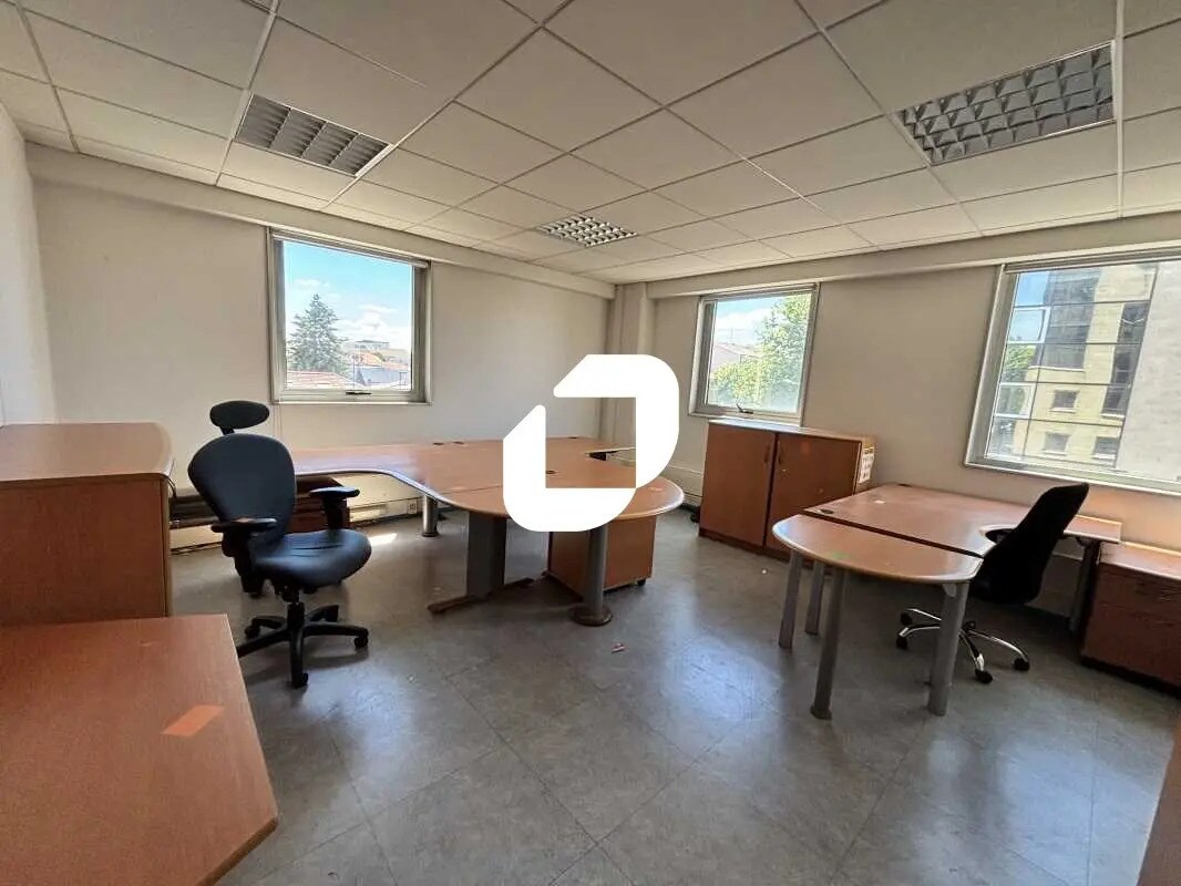 Office in Bordeaux for lease Interior Photo- Image 1 of 8