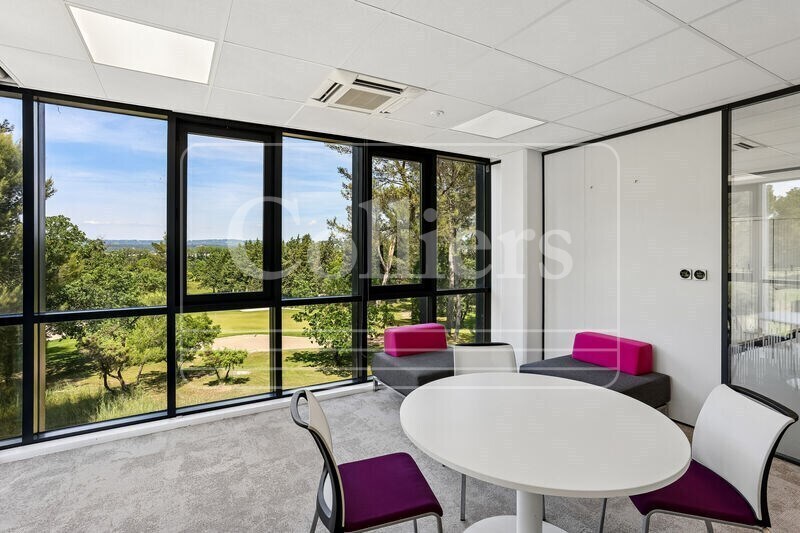 Office in Aix En Provence for lease - Building Photo - Image 3 of 15