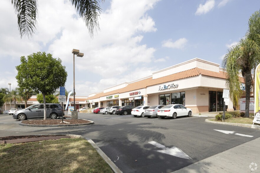 10051 Magnolia Ave, Riverside, CA à louer - Photo principale - Image 2 de 11