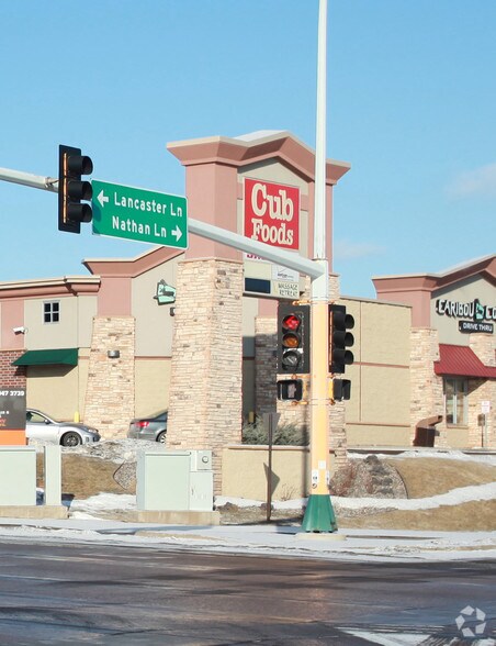 4445 Nathan Ln N, Plymouth, MN à louer - Photo du bâtiment - Image 3 de 8