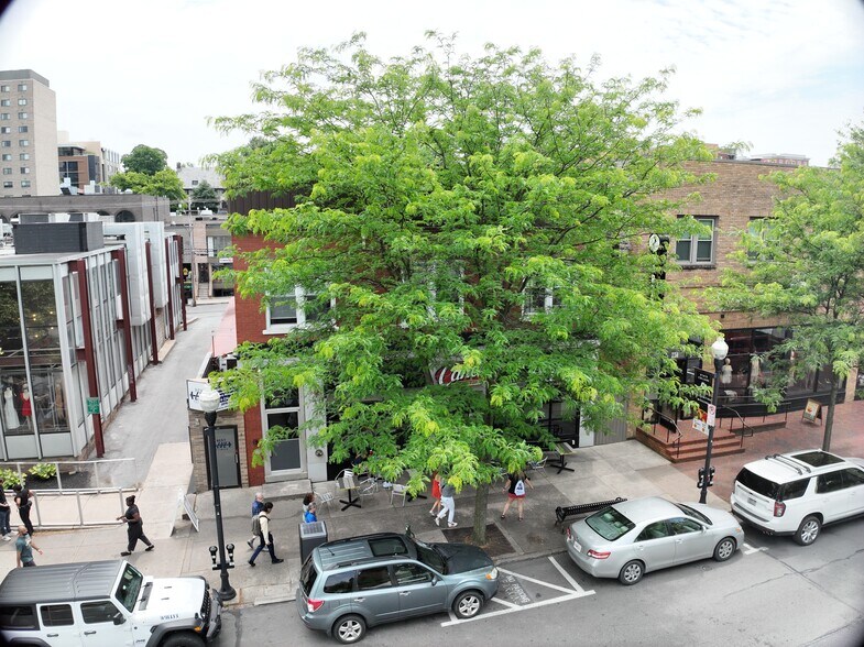 228-232 E College Ave, State College, PA à vendre - Communauté Matterport - Image 3 de 33