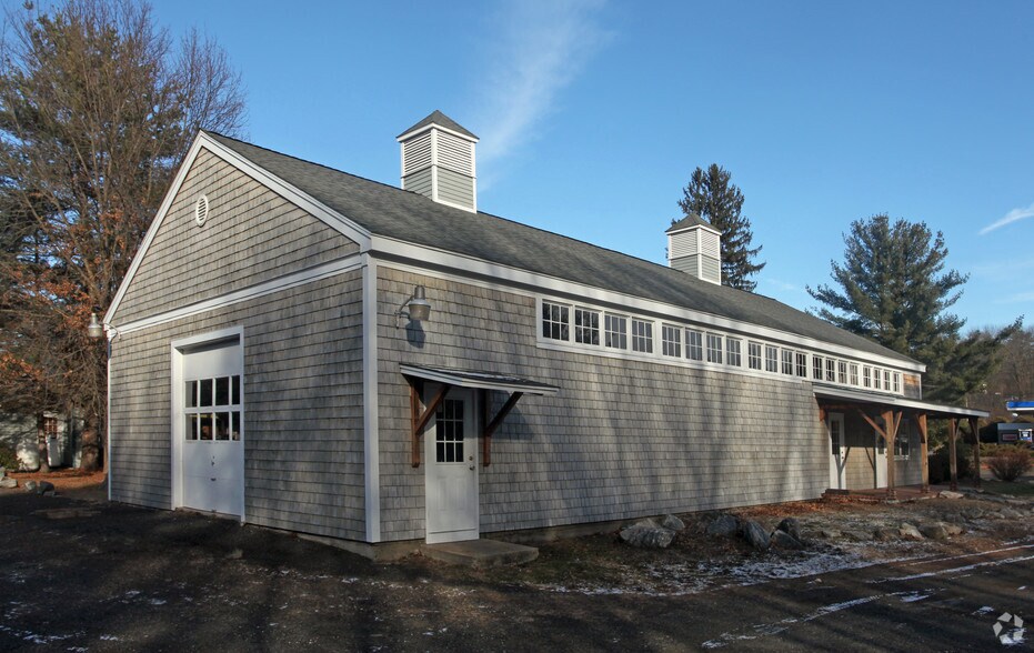819 Straits Tpke, Middlebury, CT à louer - Photo du bâtiment - Image 3 de 5