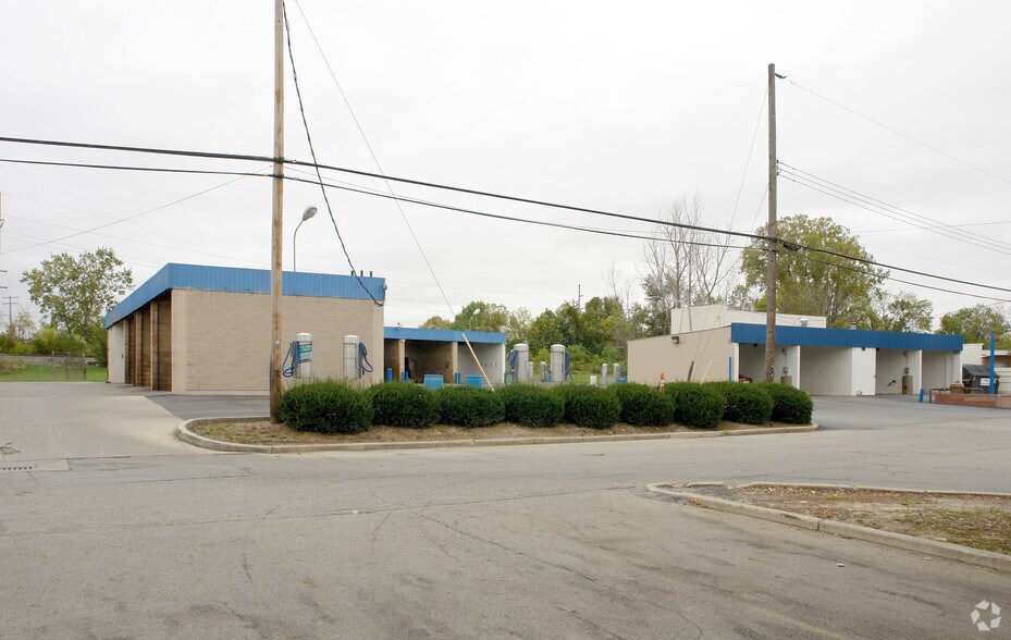 4686 Indianola Ave, Columbus, OH à vendre - Photo du bâtiment - Image 3 de 3