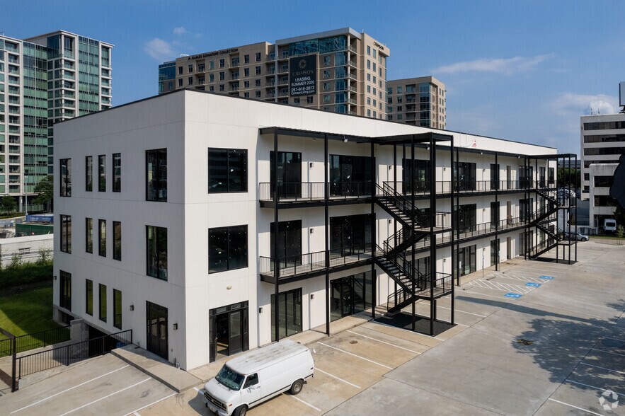 2111 W Loop S, Houston, TX à louer - Photo du bâtiment - Image 2 de 4