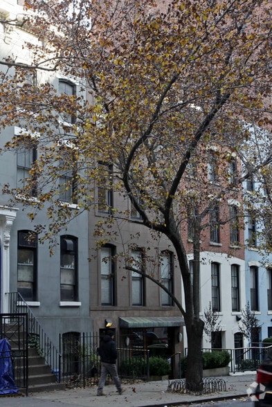 351 E 62nd St, New York, NY for sale - Building Photo - Image 2 of 11