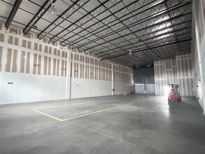 1700 35th St, Orlando, FL for lease Interior Photo- Image 2 of 4