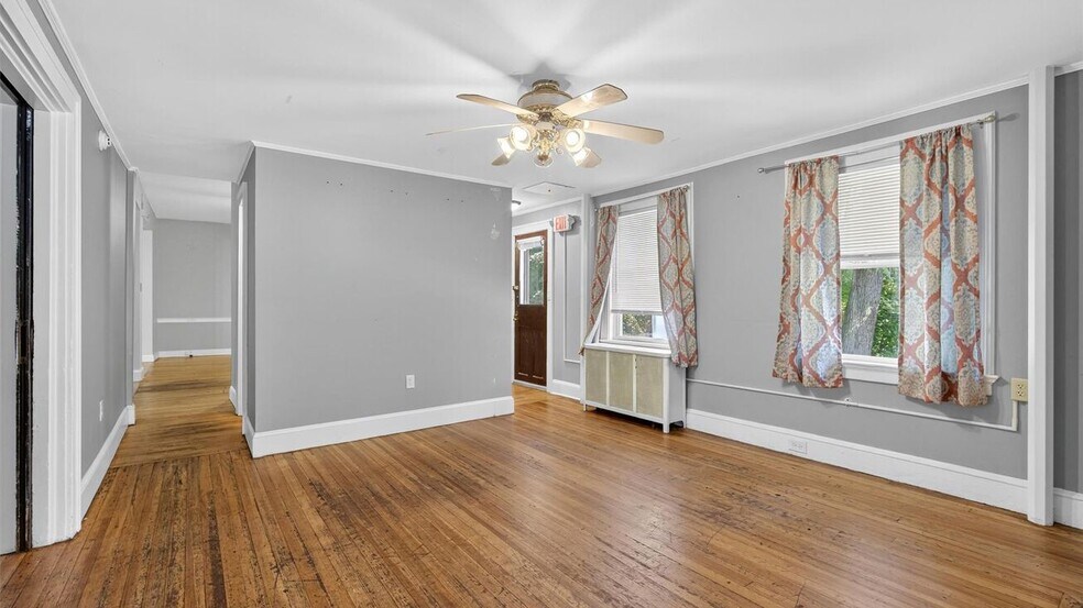 1 Angola Rd, Cornwall, NY à vendre - Photo intérieure - Image 3 de 11