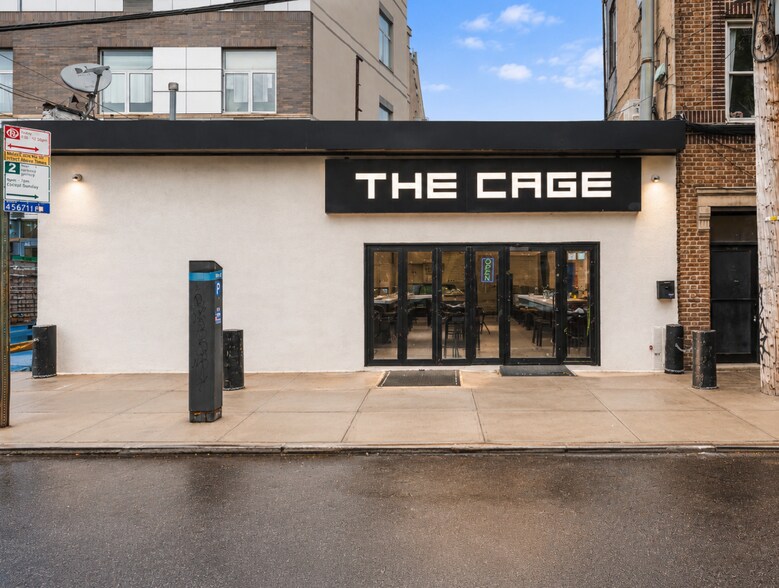 60-59 Myrtle Ave, Flushing, NY à louer - Photo principale - Image 1 de 16