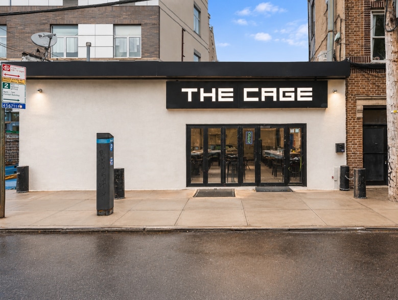60-59 Myrtle Ave, Flushing, NY for lease - Primary Photo - Image 1 of 16
