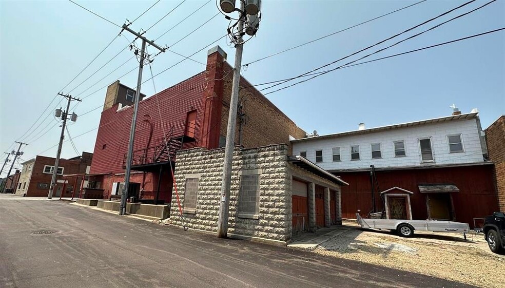 914 Superior Ave, Tomah, WI for sale - Building Photo - Image 3 of 4