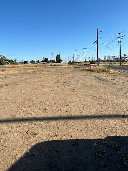 437 Cesar Chavez Blvd, Fresno, CA à vendre - Photo du bâtiment - Image 1 de 5