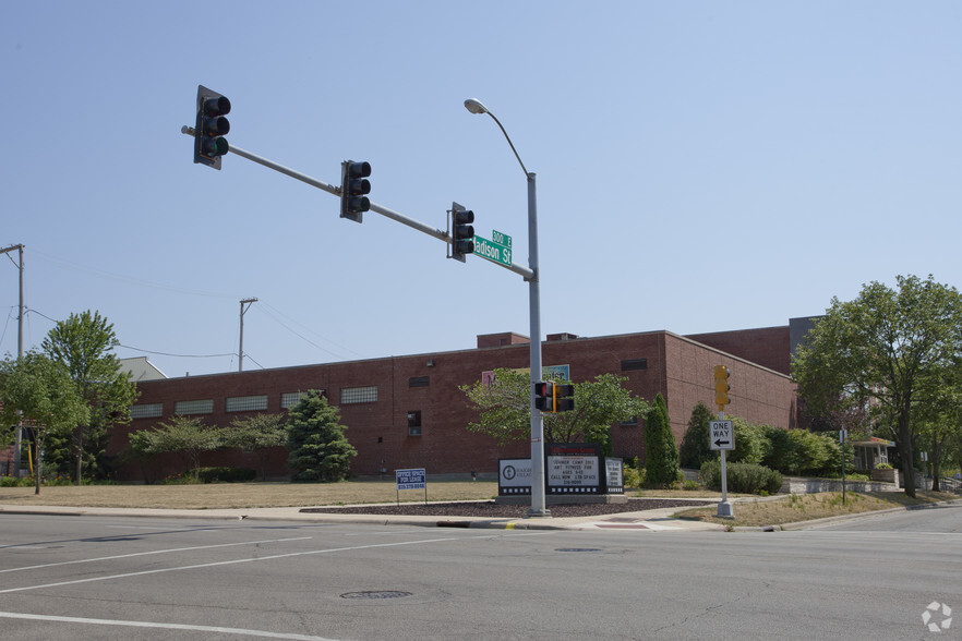 220 S Madison St, Rockford, IL for lease - Building Photo - Image 3 of 3