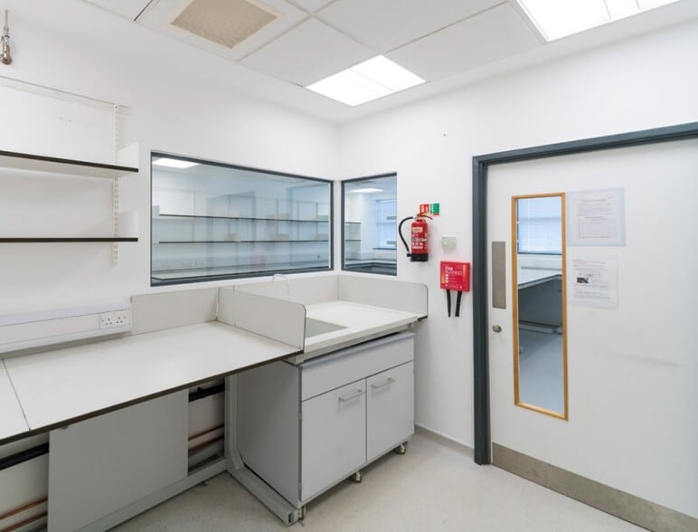 Cambridge Rd, Cambridge for lease - Interior Photo - Image 3 of 6