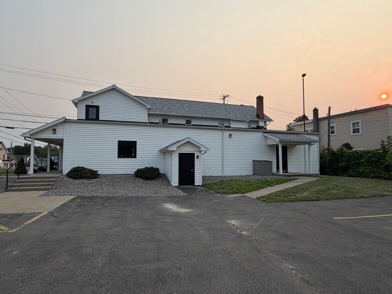 603 Ridge Rd, Webster, NY à vendre - Photo du bâtiment - Image 2 de 8
