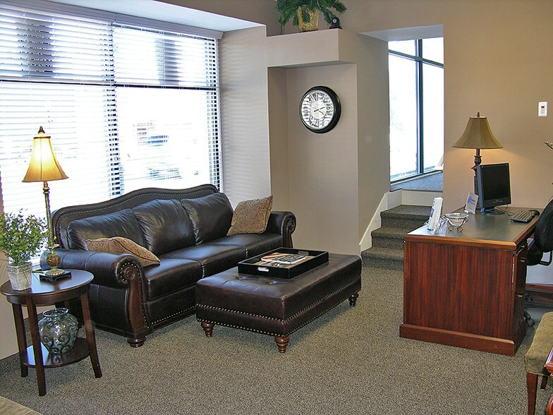 2836 W Jefferson Ave, Trenton, MI à louer - Hall d’entrée - Image 2 de 6