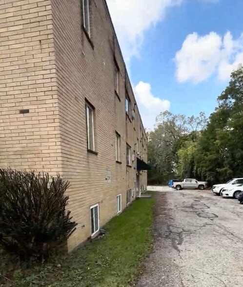 191 Center Rd, Bedford, OH for sale - Building Photo - Image 3 of 6