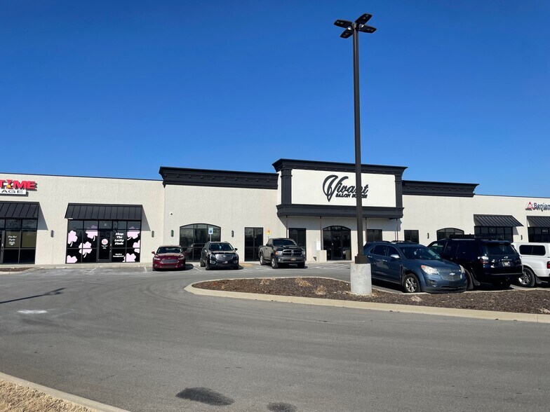 1690 Wilma Rudolph Blvd, Clarksville, TN à louer - Photo du bâtiment - Image 2 de 6